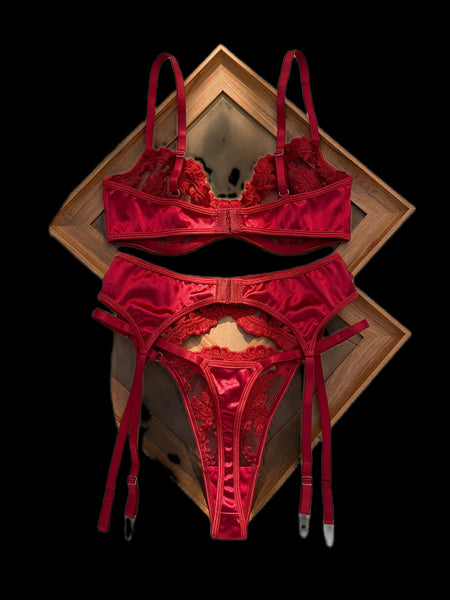 Fétiche Rouge Embroidered Lingerie Set - HIGHSTREET.CO.ZA