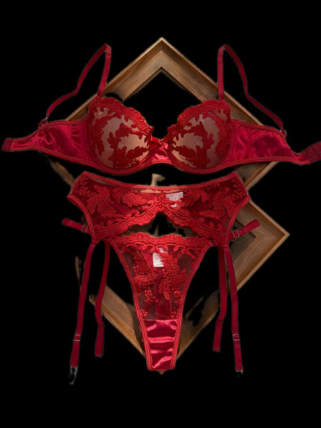 Fétiche Rouge Embroidered Lingerie Set - HIGHSTREET.CO.ZA
